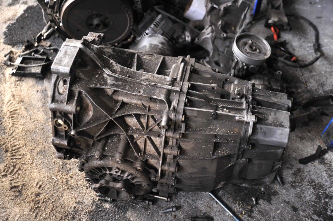 Çorum AUDİ A4 çıkma yedek parça_audi çıkma orjinal yedek parça  a6 1.8 tfsi şanzıman